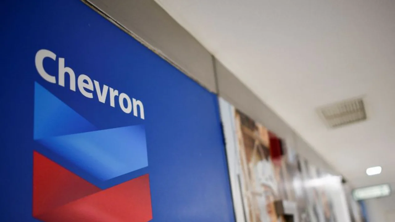 Venezuela presiona por más ingresos tributarios al sector privado ante salida de Chevron