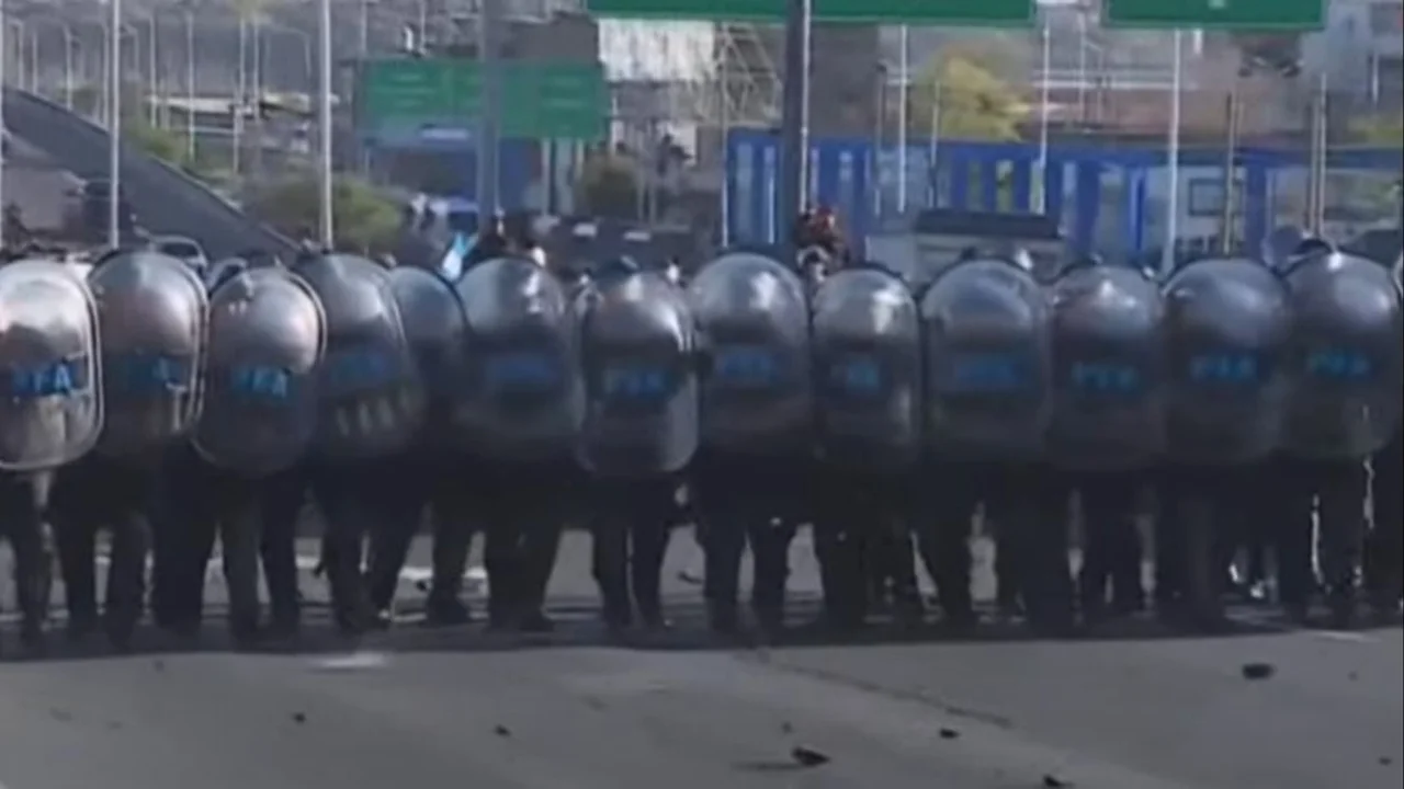 Trabajadores de La Salada insisiten con el reclamo para que se reabra el predio