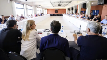 Post acto del MDF, Kicillof reúne a su tropa de intendentes en un almuerzo en Gobernación