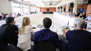 Post acto del MDF, Kicillof reúne a su tropa de intendentes en un almuerzo en Gobernación