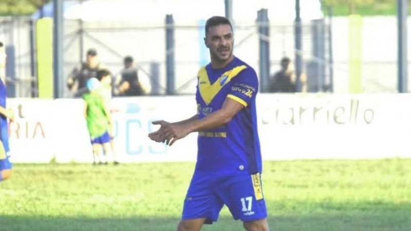 Dolor en el fútbol argentino por la muerte de un jugador en pleno partido