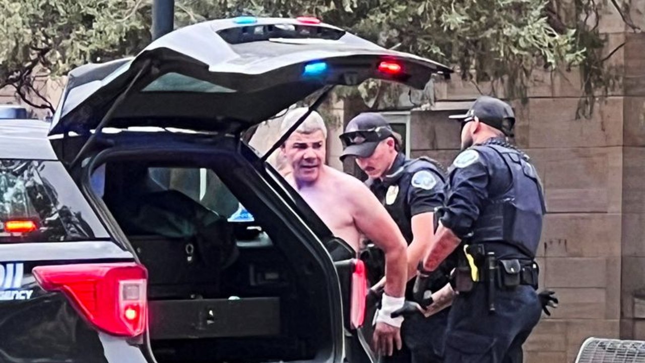 Sospechoso del ataque en Colorado es acusado de delito federal de odio en EEUU