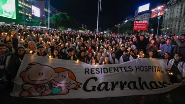 En medio del ajuste en salud, Milei apuntó a los residentes extranjeros