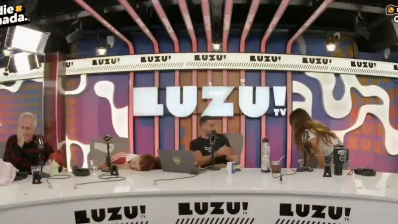 Qué figura de Luzu TV sufrió un accidente escatológico en pleno vivo. Qué le pasó a Momi Giardina en Luzu TV. Momi Giardina se orinó encima en Luzu TV.