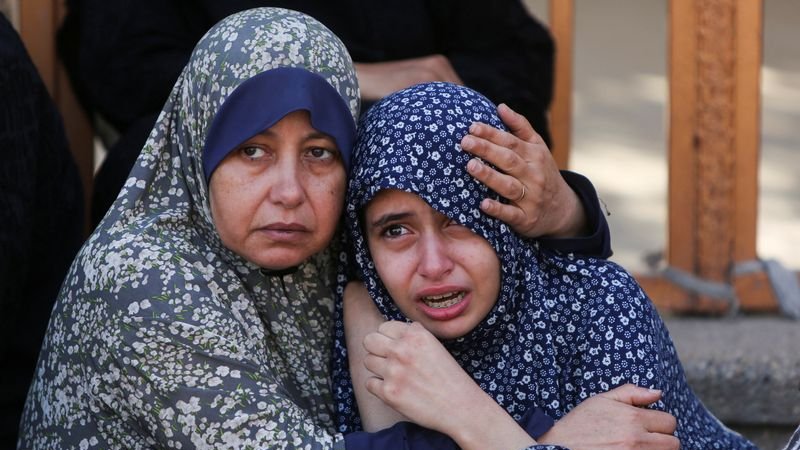 Al menos 24 palestinos mueren cerca de un centro de ayuda humanitaria en Gaza, según médicos