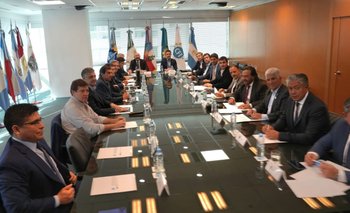 Gobernadores se reúnen para debatir cómo paliar la falta de fondos de Milei | Gobernadores