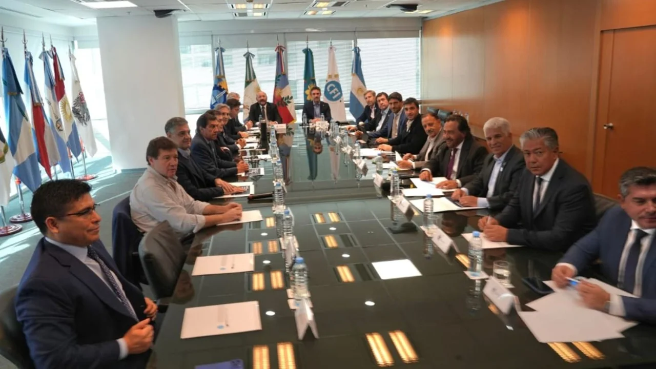 Gobernadores se reúnen para debatir cómo paliar la falta de fondos de Milei