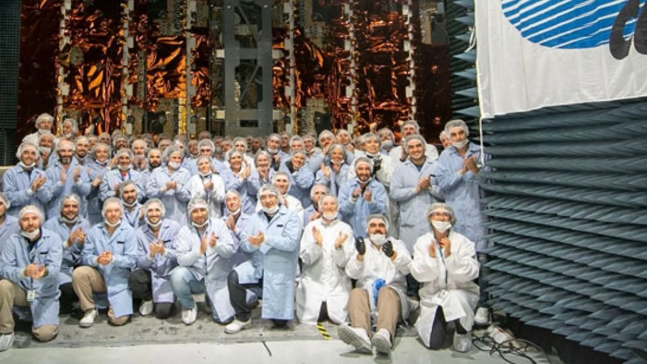 Crisis en una empresa aeroespacial de Córdoba: Milei sigue con la motosierra y 16 trabajadores fueron despedidos