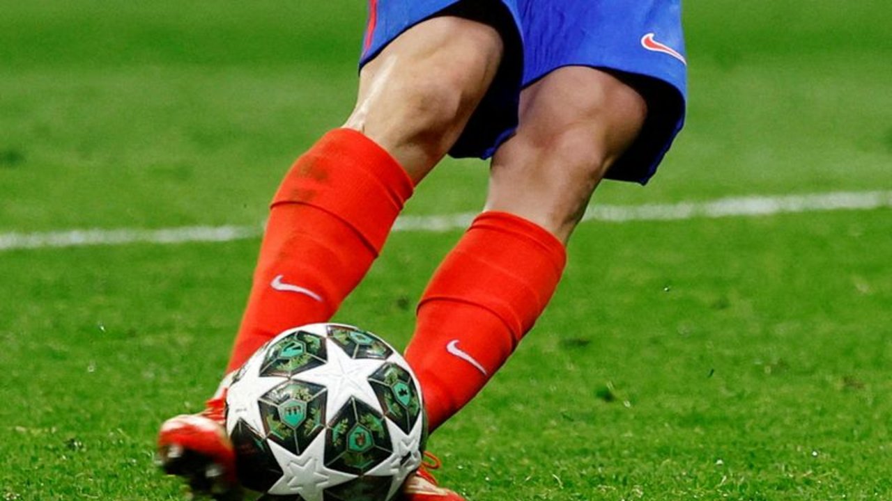 Penales donde se produzca doble toque y que sean gol tendrán que ser lanzados de nuevo: IFAB