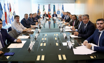 Los gobernadores pedirán una reunión a Milei por la emergencia en la recaudación | Reunión en el cfi