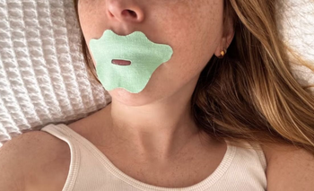 Qué es el "mouth taping”, el nuevo método para dormir | Tiktok