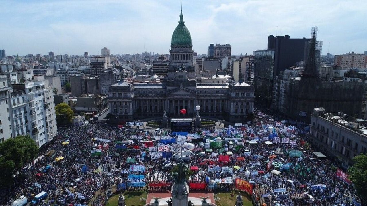 Otro día de marchas: médicos, mujeres, discapacitados y jubilados contra Milei
