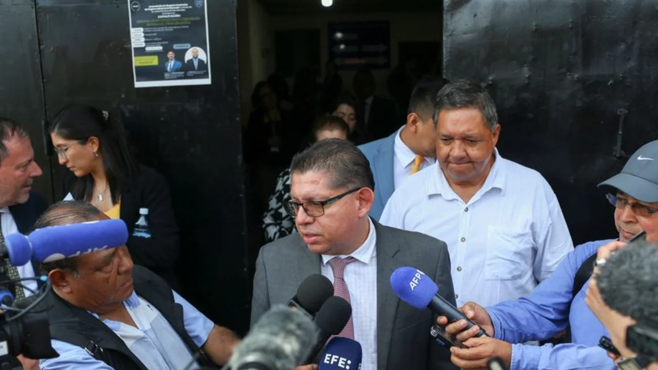 Condenan a 15 años de cárcel a militares salvadoreños por asesinato de periodistas neerlandeses