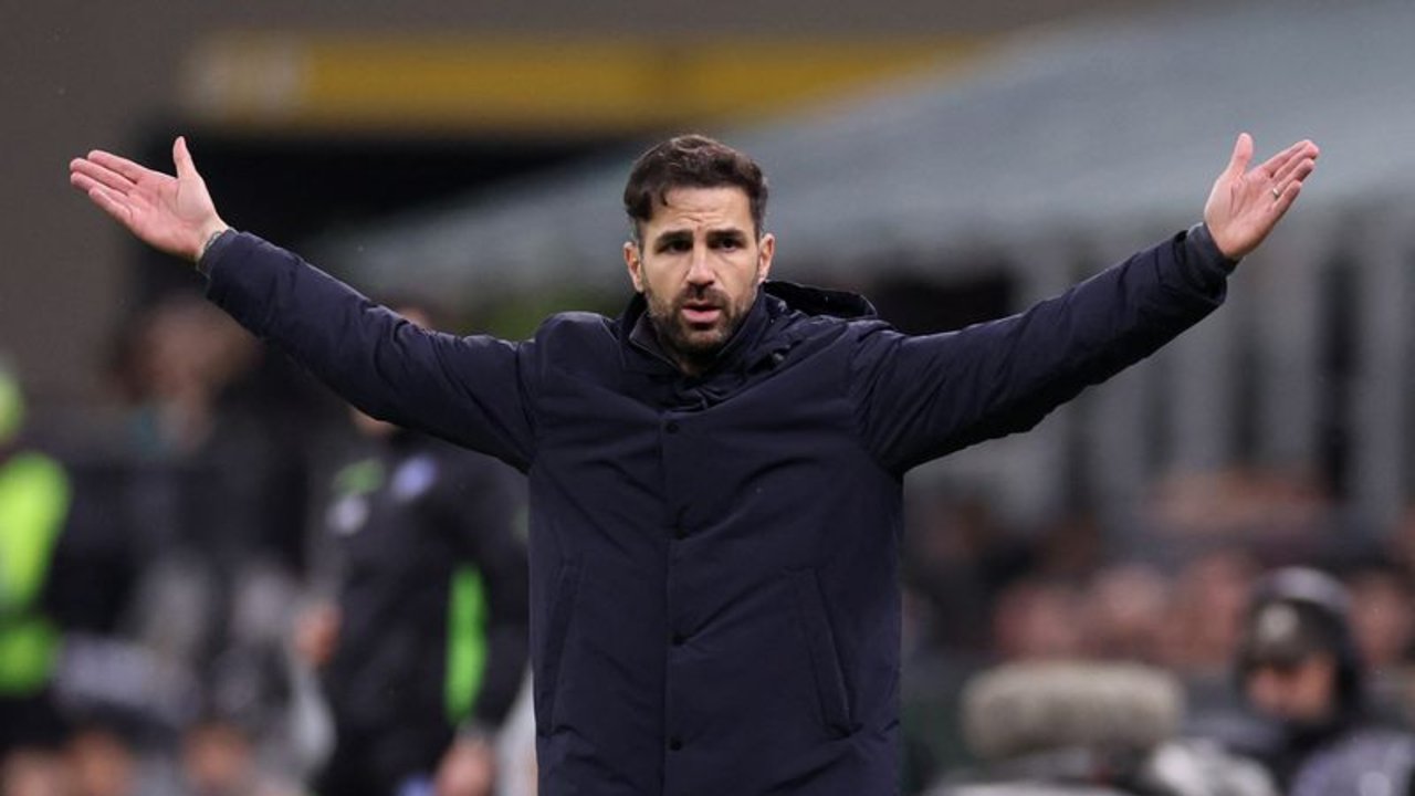 Fábregas zanja especulaciones sobre Inter y promete seguir como DT del Como