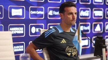 Scaloni sorprendió sobre el escándalo de la foto de los nenes de Newell's con Malcorra