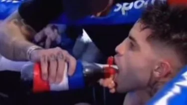 Escándalo en el boxeo argentino por una bebida polémica en una pelea: "Prohibido"