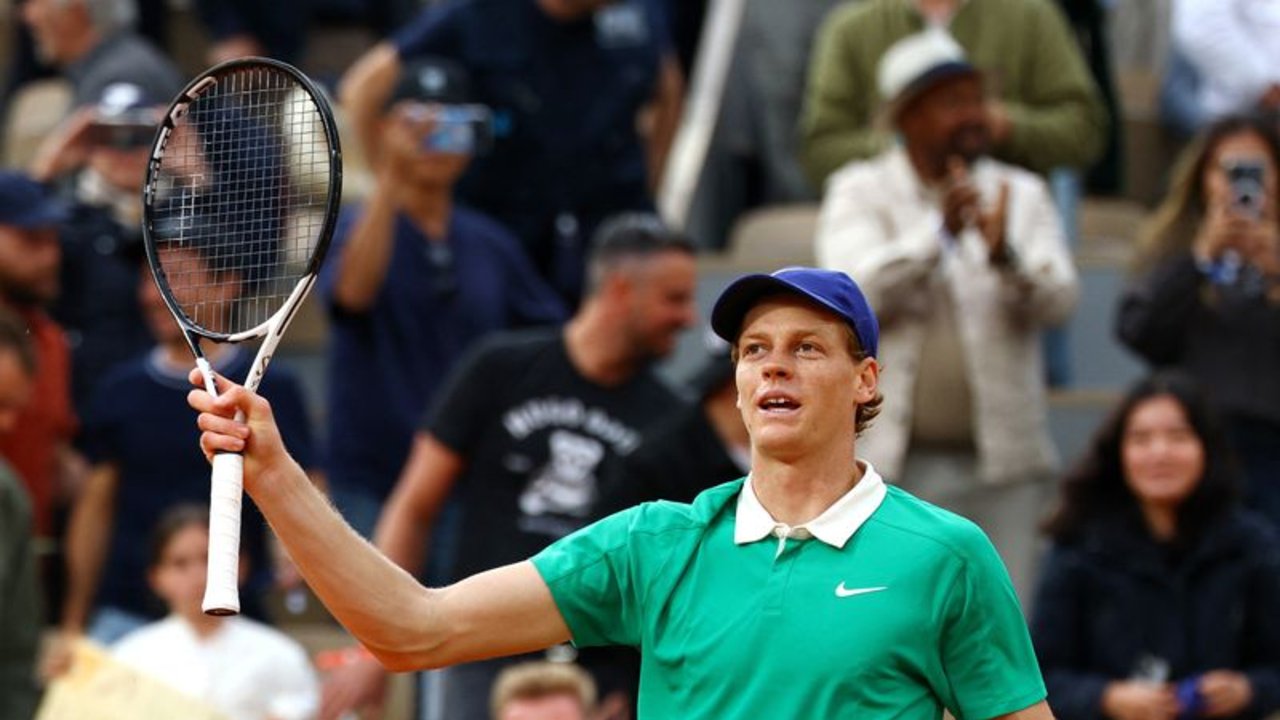 Un sólido Sinner supera a Bublik y se clasifica para semifinales del Abierto de Francia