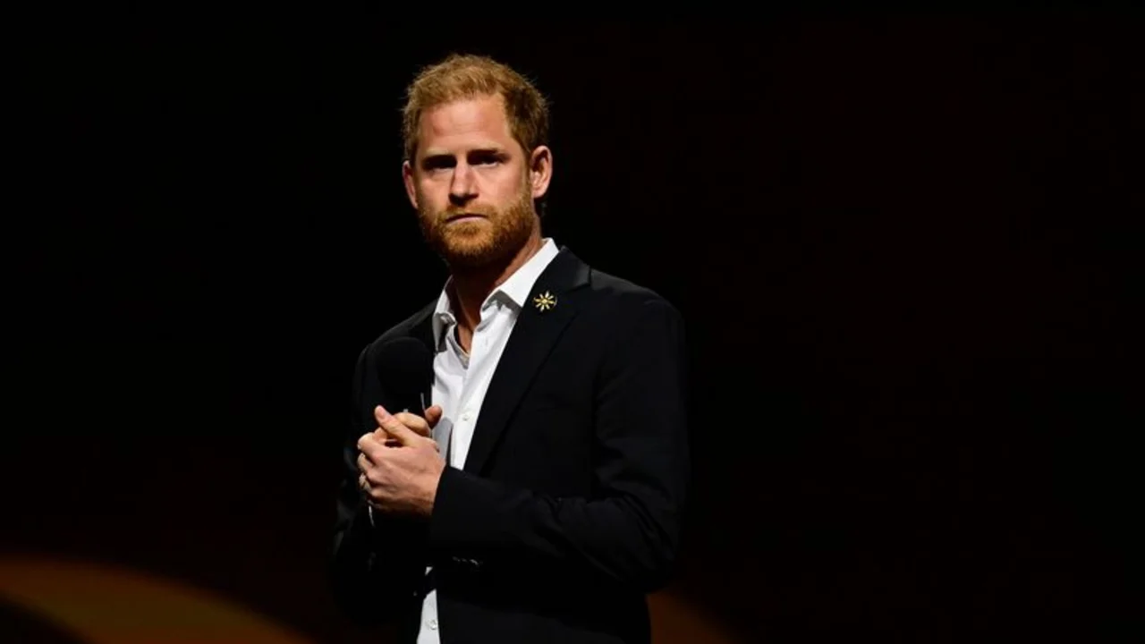 El príncipe Enrique estudia cambiarse el apellido por Spencer, según The Guardian