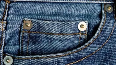 Muy pocos lo saben: la verdadera función del bolsillo chiquito de los jeans
