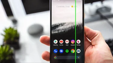 ¿Cómo recuperar la pantalla del celular cuando aparecen líneas de colores?