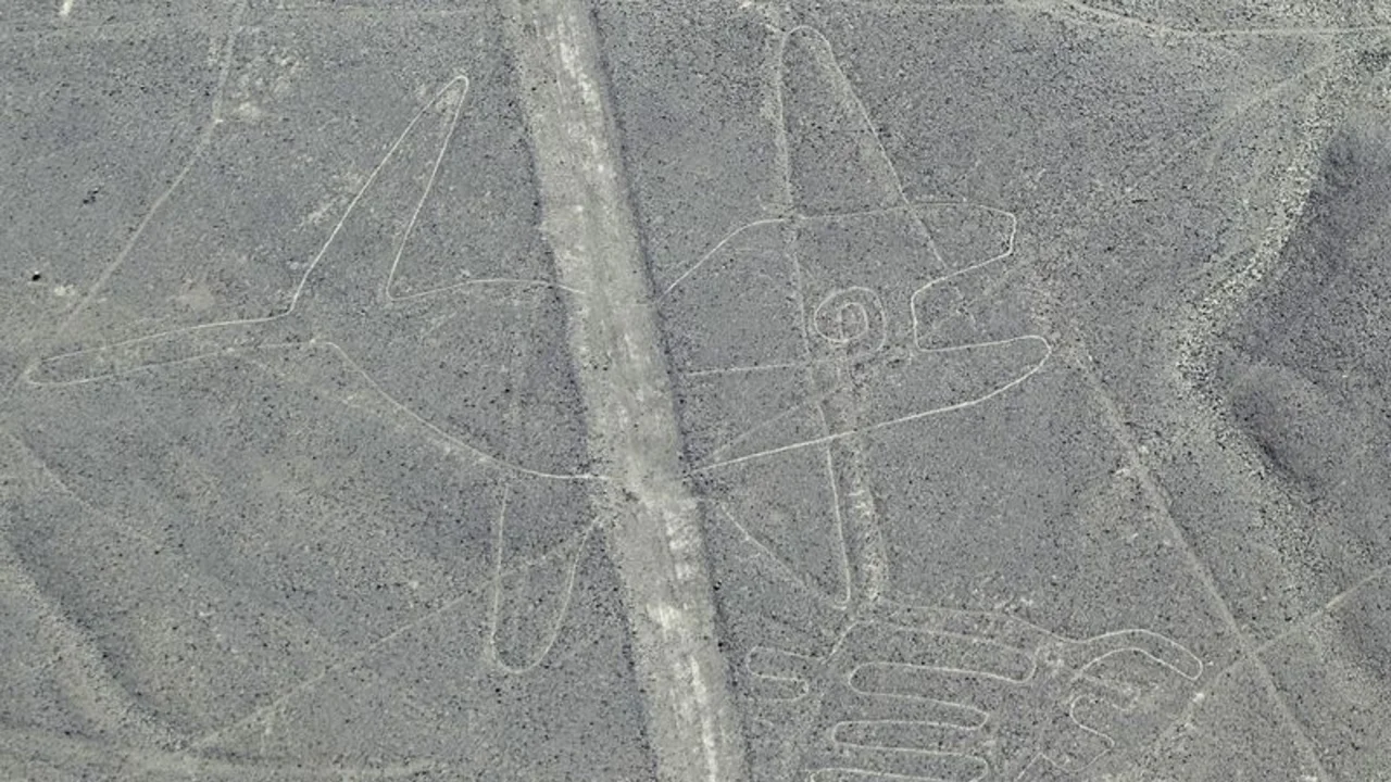 Líneas de Nasca en Perú, bajo amenaza de cientos de minas tras recorte del área protegida