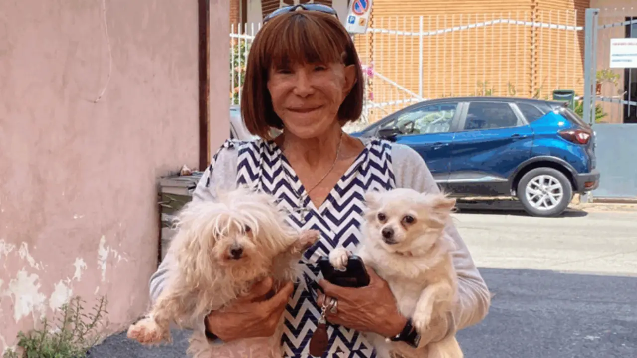 La historia desconocida de Francisco: una trans argentina de 78 años y otras 129 latinas sobrevivieron a la pandemia gracias al Papa y crearon un "vínculo hermoso"