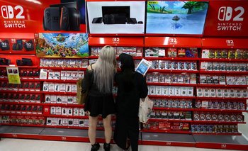 Los jugadores hacen cola para el lanzamiento de la Nintendo Switch 2, con previsión de escasez | Nintendo