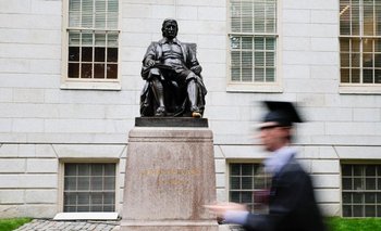 EEUU suspende la entrada de alumnos internacionales que estudian en Harvard | Eeuu