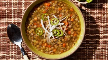 Cuáles son las 8 sopas más originales para cocinar en invierno, según la Inteligencia Artificial