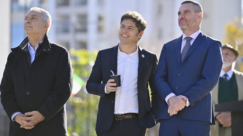 La Plata: Kicillof y Alak inauguraron las obras de remodelación de Plaza Italia