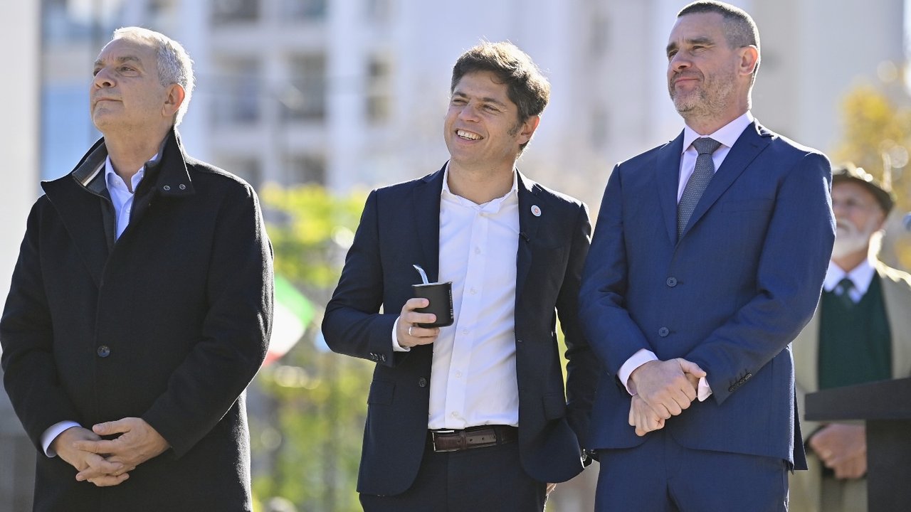 La Plata: Kicillof y Alak inauguraron las obras de remodelación de Plaza Italia