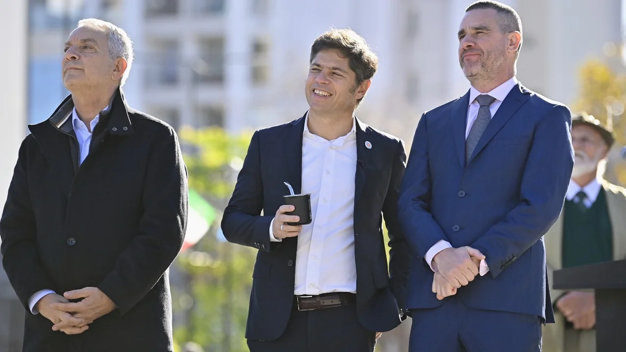 La Plata: Kicillof y Alak inauguraron las obras de remodelación de Plaza Italia