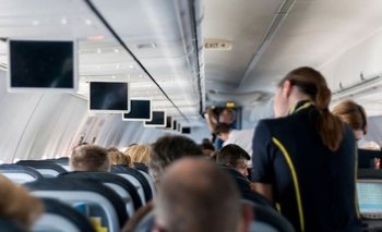 ¿Qué gesto las azafatas no quieren que los pasajeros hagan durante el vuelo? | #atr