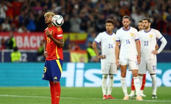 Lamine Yamal ha dado un golpe en la mesa para el Balón de Oro, dice De la Fuente | España