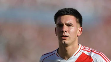 ¿En qué posición juega Franco Mastantuono?