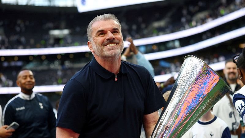 El Tottenham destituye al entrenador Postecoglou