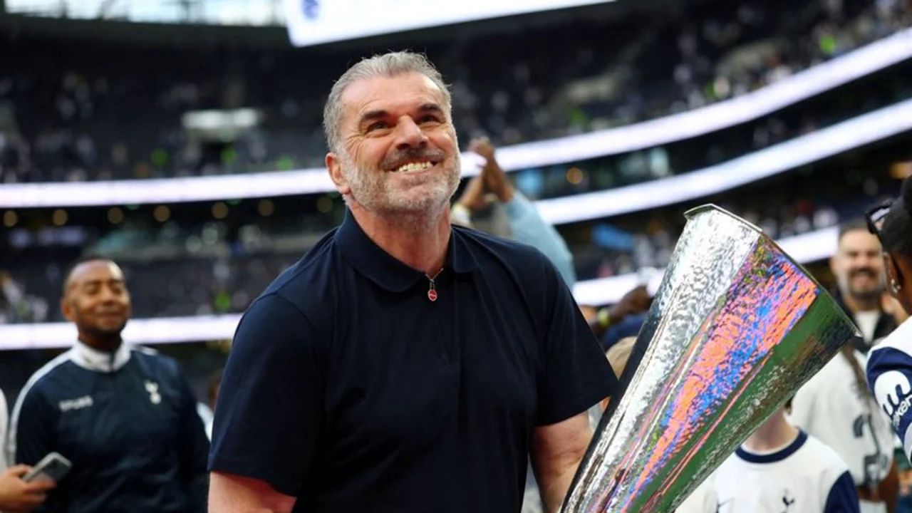 El Tottenham destituye al entrenador Postecoglou