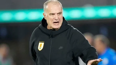 Bielsa, en la mira por una nueva crisis en Uruguay tras perder con Paraguay: "Se agotan"