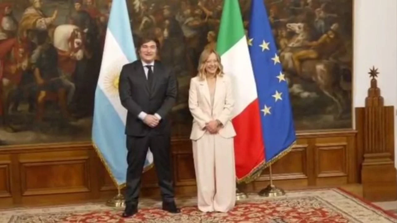 Milei de nuevo de gira: ya está en Roma y firmó acuerdos con Meloni