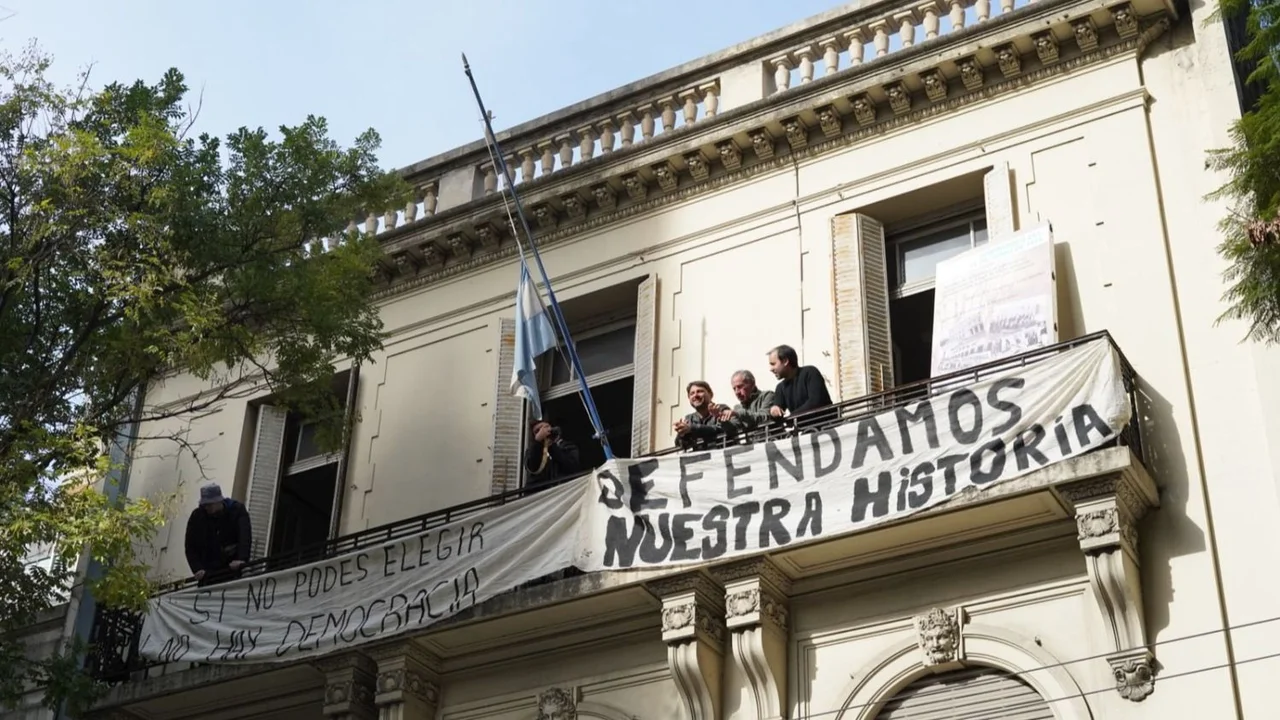 Grabois recuperó el Instituto Perón cerrado por Milei y Pettovello lo trató de "usurpación"