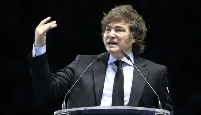 Milei volvió a atacar al periodismo: "No tenés un adversario, tenés un enemigo"