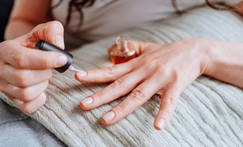 Chau colores: la nueva tendencia de uñas que apuesta por la elegancia y sobriedad | Moda