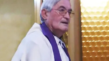 Presenciaba las torturas con una biblia en la mano y se codeaba con los militares: el cura prófugo que puede enfrentar un juicio de lesa humanidad tras 12 años