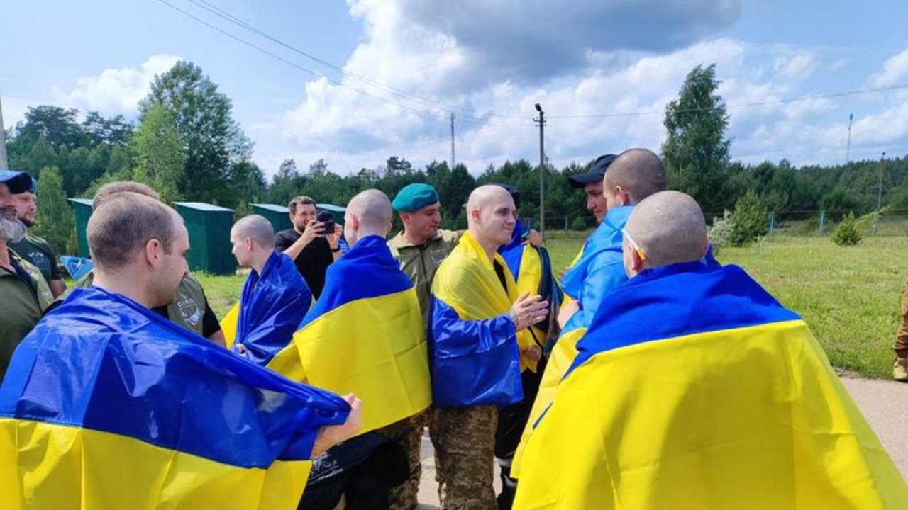 Rusia y Ucrania intercambian un grupo de prisioneros de guerra jóvenes, según Moscú