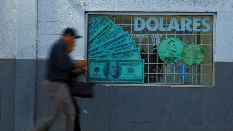 Peso mexicano avanza por cuarta sesión tras datos locales de inflación