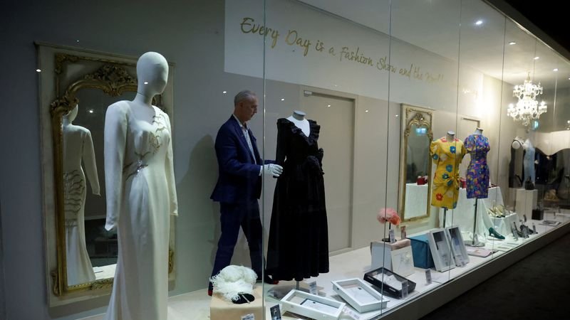 Subastarán vestidos, sombreros y bolsos de la princesa Diana