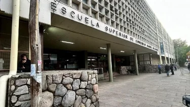 Creó fotos íntimas de sus compañeras con Inteligencia Artificial e irá a juicio por deepfake: le pueden dar hasta 30 años de cárcel