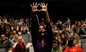 Mujeres españolas que sobrevivieron a centros católicos franquistas interrumpen un acto de disculpa | España