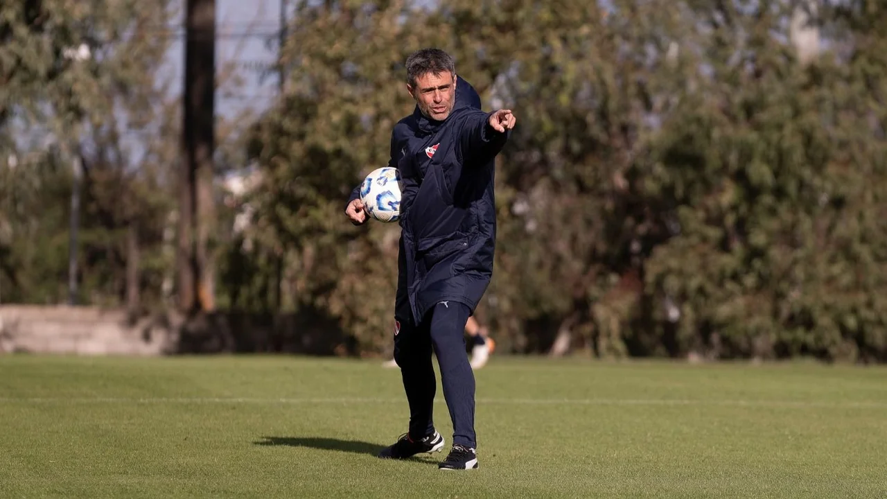 Independiente, Julio Vaccari, Álvaro Angulo, mercado de pases