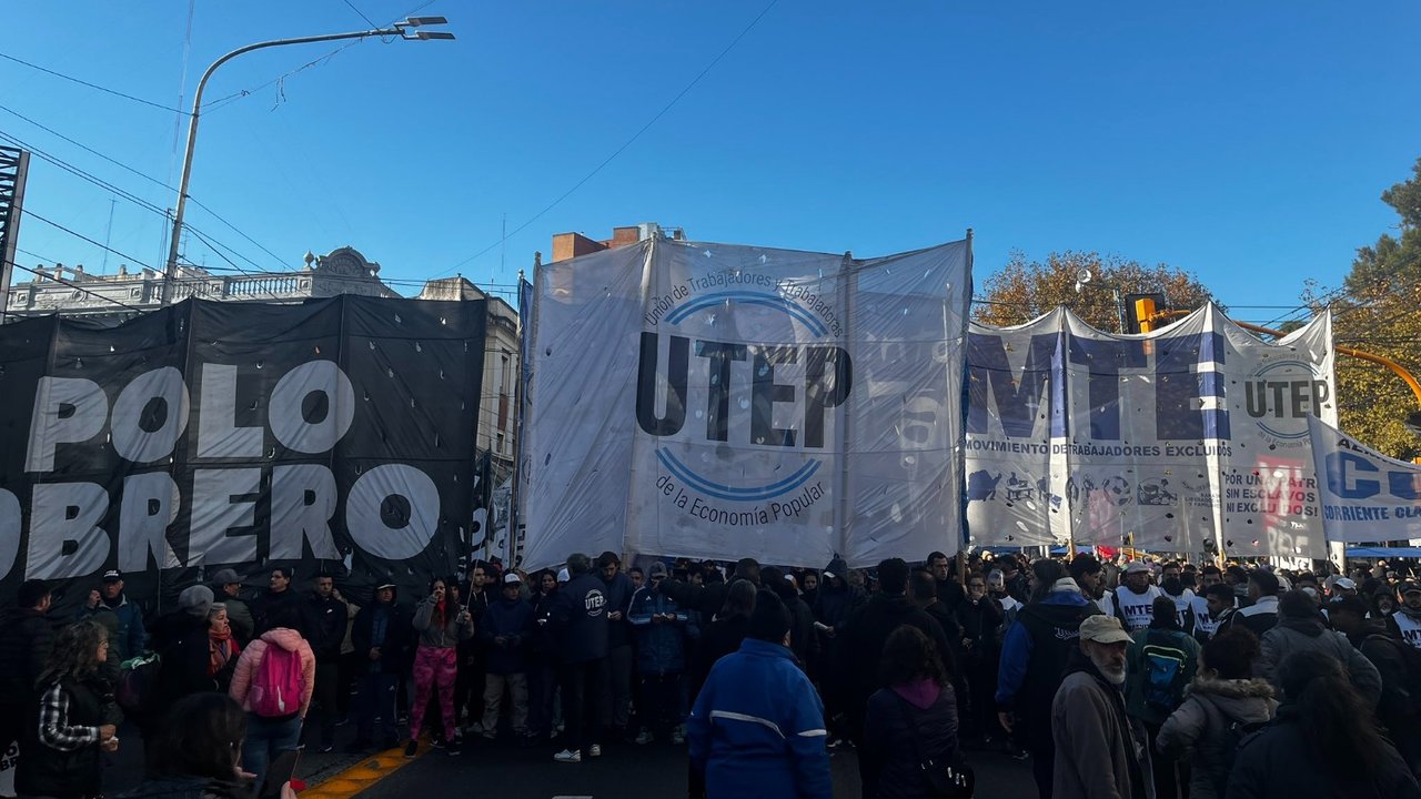 Cortan el Puente Pueyrredón: "Por el trabajo y el salario"